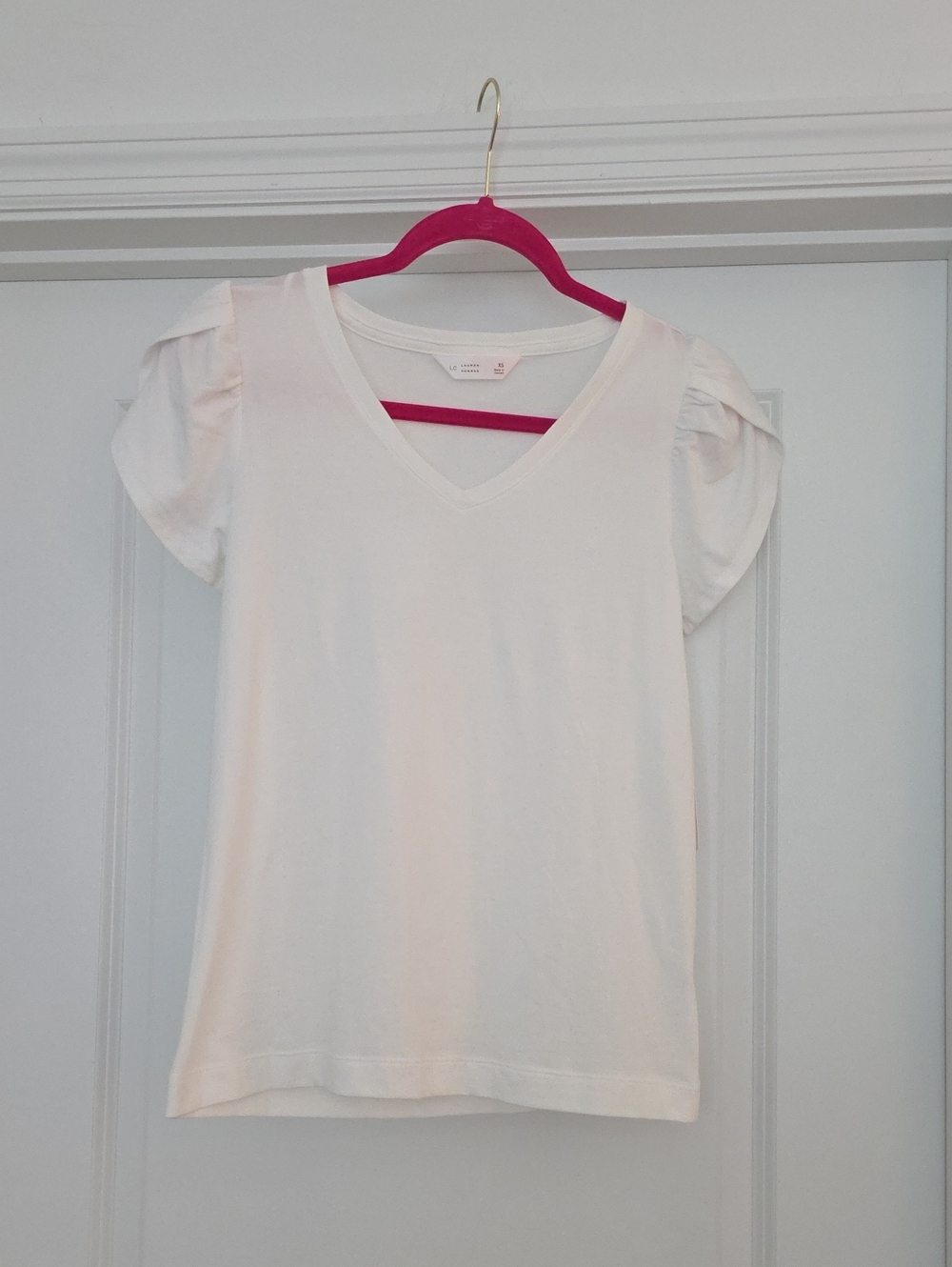 LC Lauren Conrad White V-Neck Puff Sleeve Tee